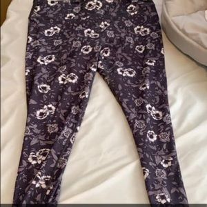 Fabletics printed leggings